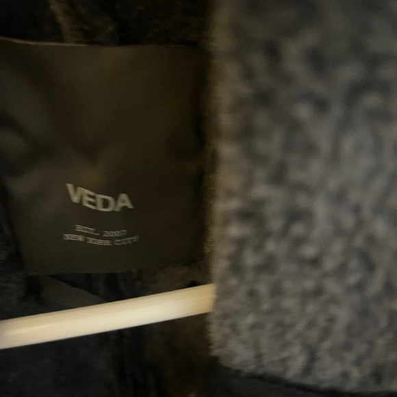 VEDA shearling and leather vest - Picture 4 of 10